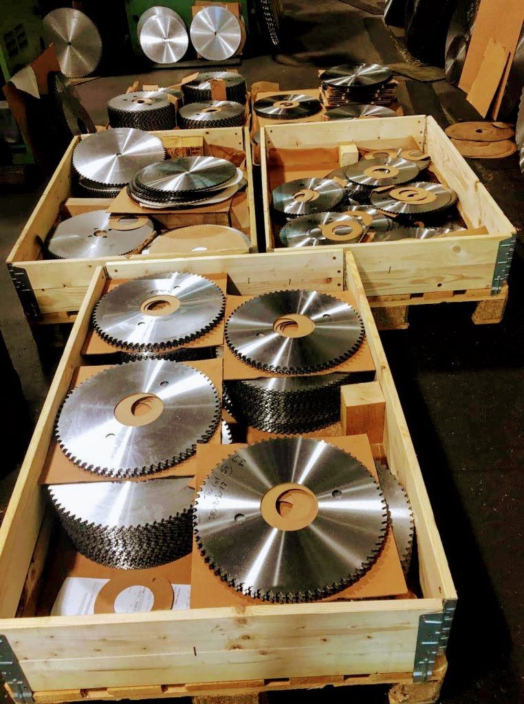 Cuerpos discos de sierra circular para madera.
Fabricacion de discos sierras circulares has 1.500 mm de diametro.